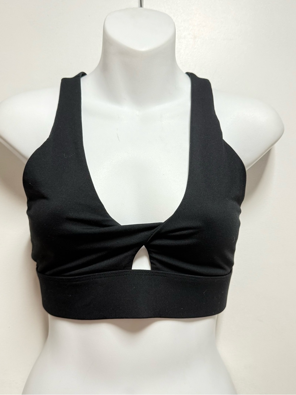 Fabletics Black Twist Front Keyhole Sports Bra